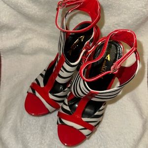 Alba 6” Animal Print Platform Heels. Size 7.5